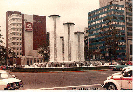 fountain.gif (129047 bytes)